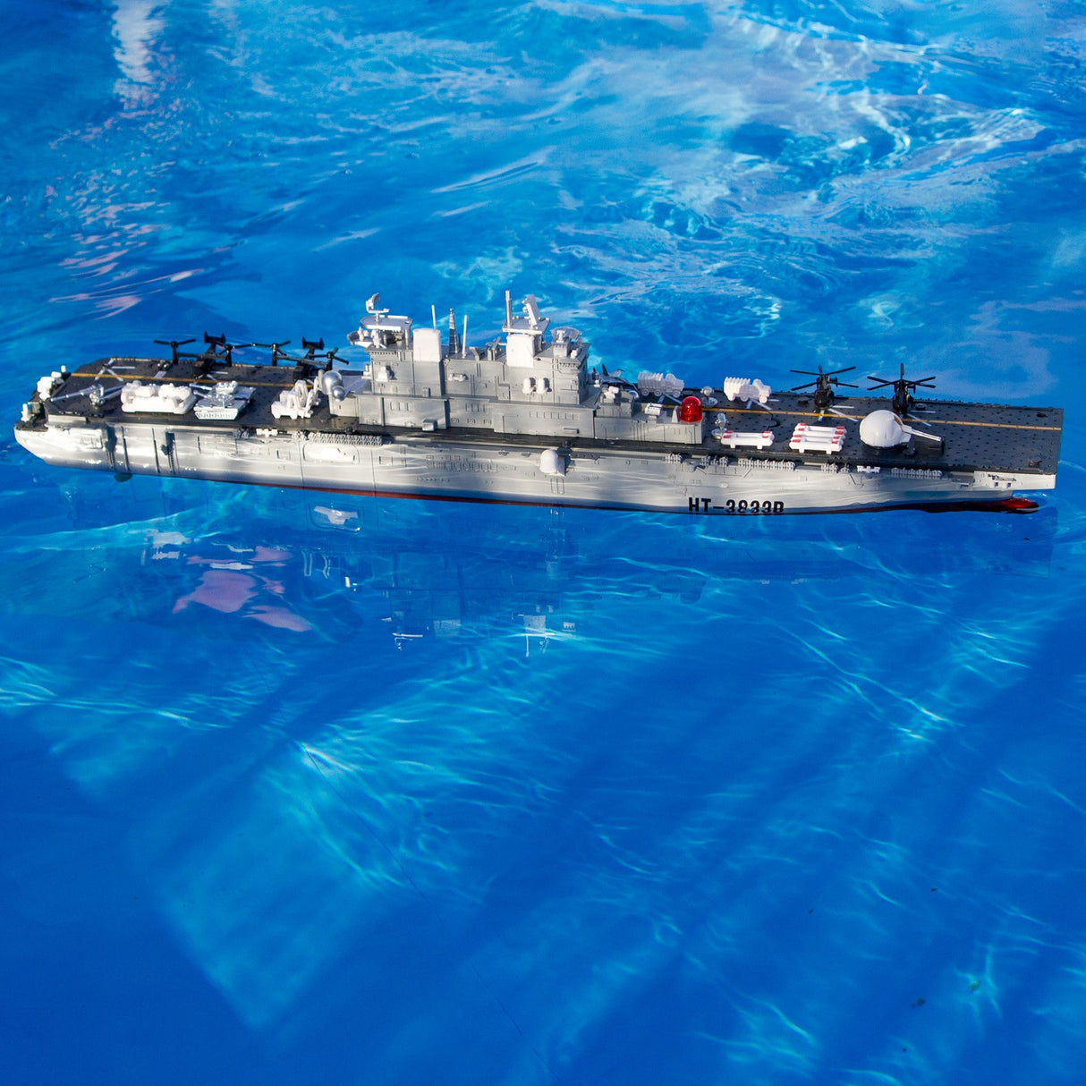 Stort fjernstyret helikopter-hangarskib