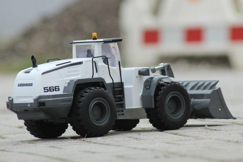Huina 1583 - Liebherr 586 XPower - Stor metal fjernstyret gummiged
