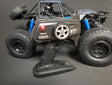 Super Offroader bil med 4WD trækker på alle 4 dæk!
