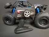 Super Offroader bil med 4WD trækker på alle 4 dæk!