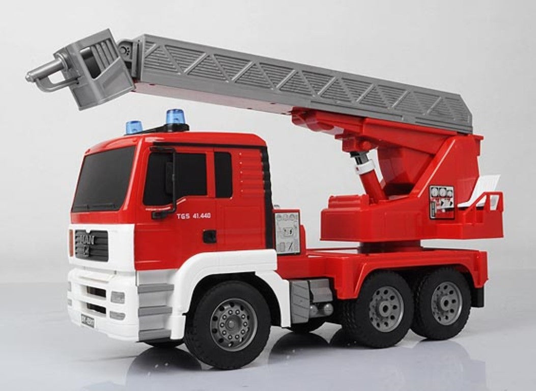 Fjernstyret Mercedes brandbil m. rigtig vandsprøjte og styrbar stige