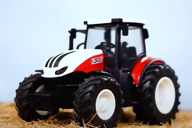 Fjernstyret traktor med lys og lyd - Huina 6640