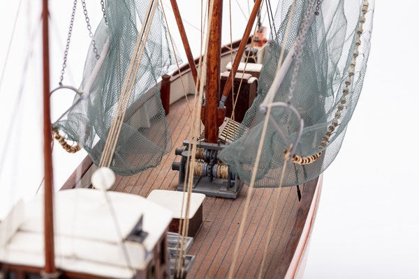 1:33 CUX 87 (Krabbenkutter) -wooden hull