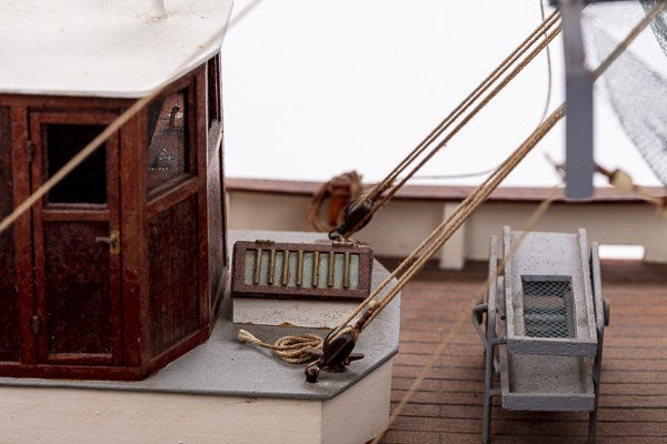 1:33 CUX 87 (Krabbenkutter) -wooden hull