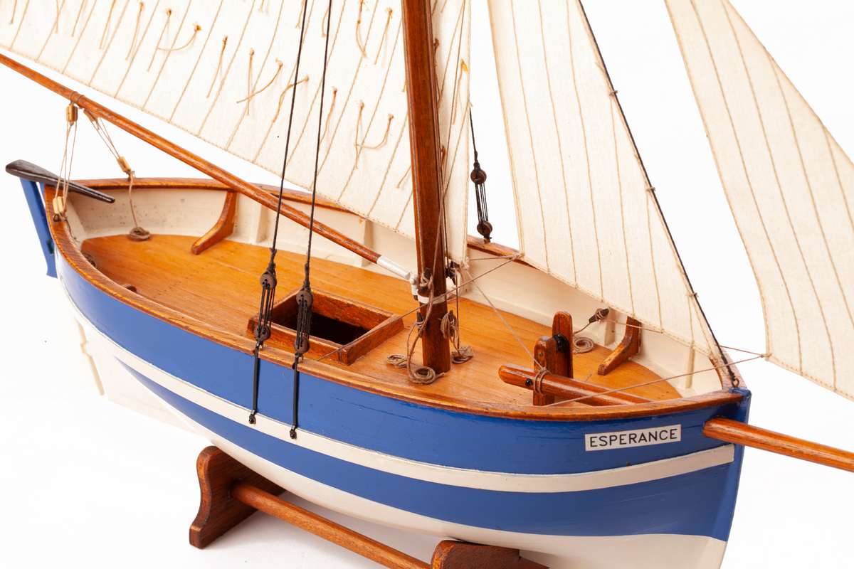1:30 ESPERANCE - Wooden hull