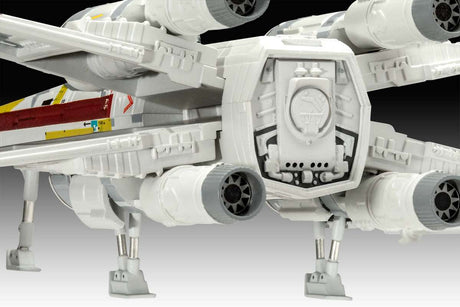 Carson Teva\'s X-Wing Fighter: The Mandalorian 1:57