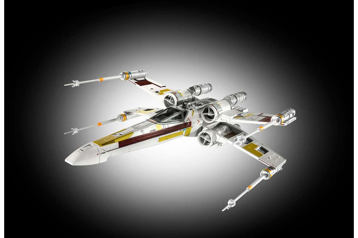 Carson Teva\'s X-Wing Fighter: The Mandalorian 1:57