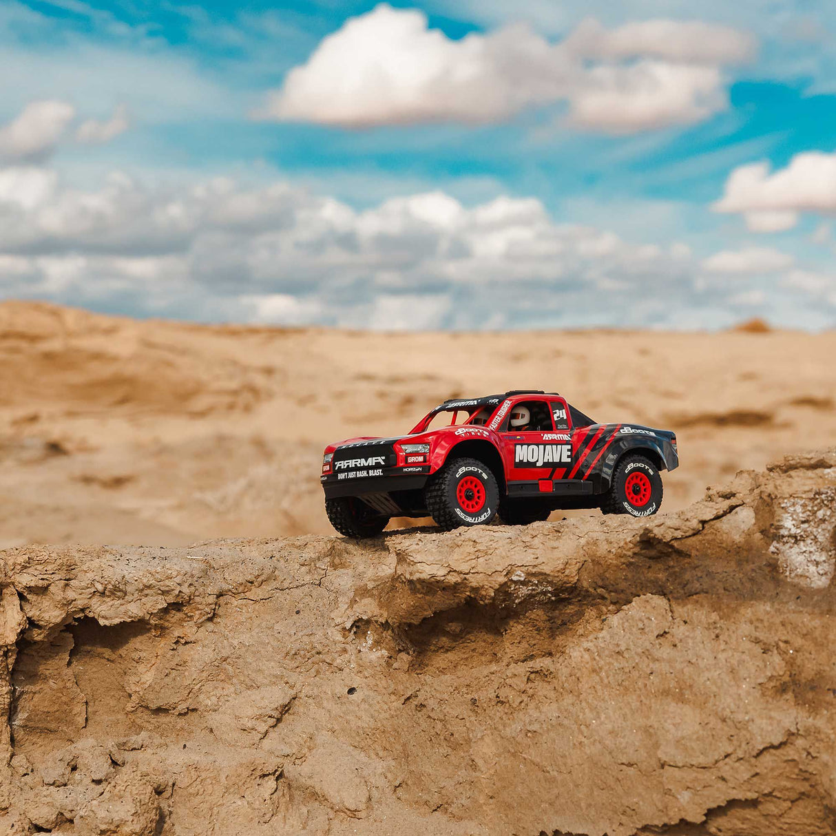 MOJAVE GROM 4x4 SMART Small Scale Desert Truck