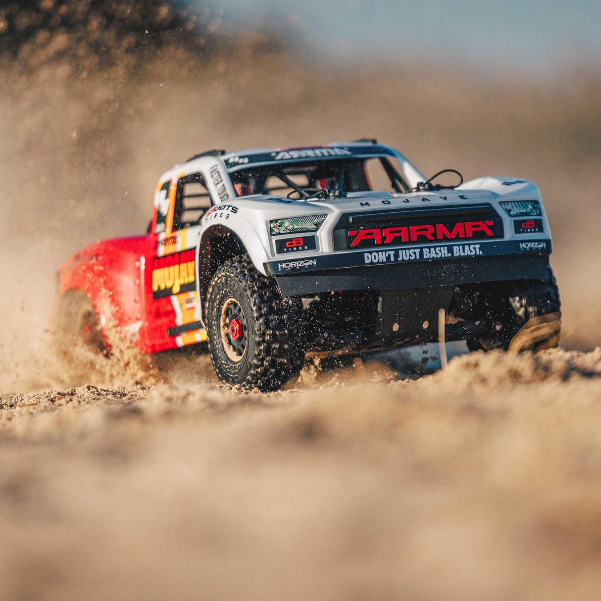 MOJAVE 4X4 4S BLX 1/8th Scale Desert Trk White/Red