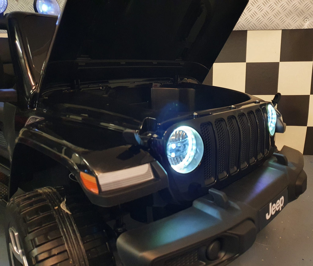 Jeep Wrangler batteri børnebil 12 volt 4 hjulstræk m. fjernbetjening sort