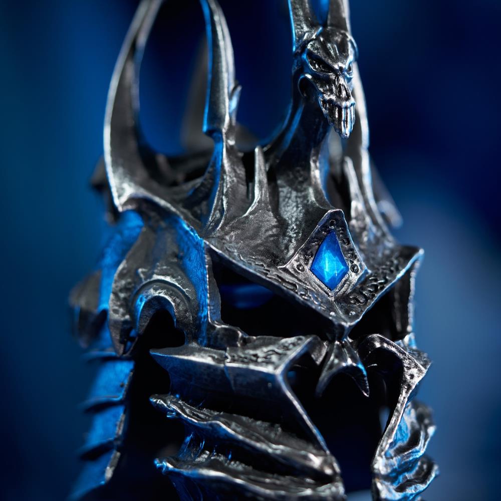 Blizzard  World of Warcraft - Helm of Domination Collector's Edition Replica