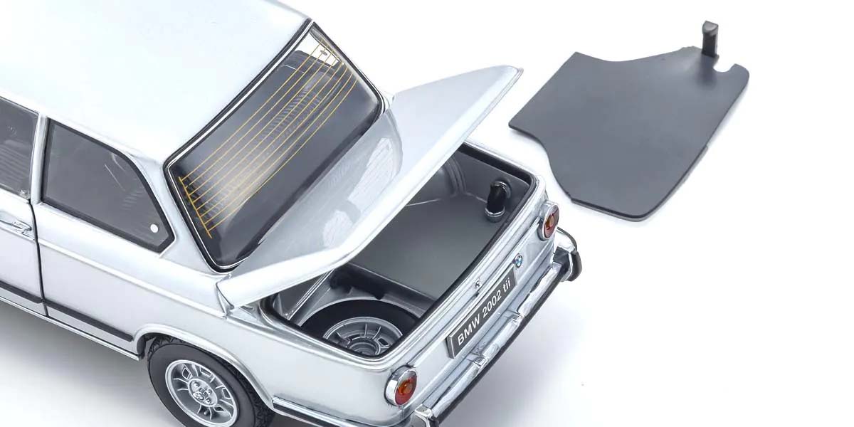 KYOSHO DIE CAST KS08543S - Kyosho 1:18 BMW 2002 Tii 1972 Silver