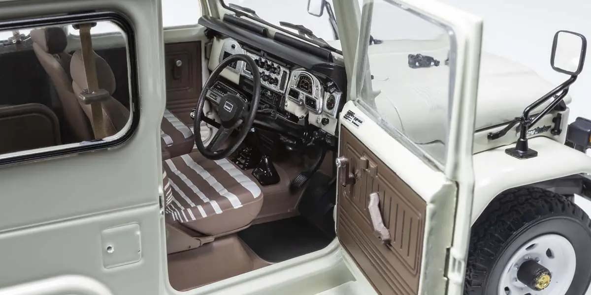 KYOSHO DIE CAST KS08971W - Kyosho 1:18 Toyota Land Cruiser 40 Van BJ42V 1980 White