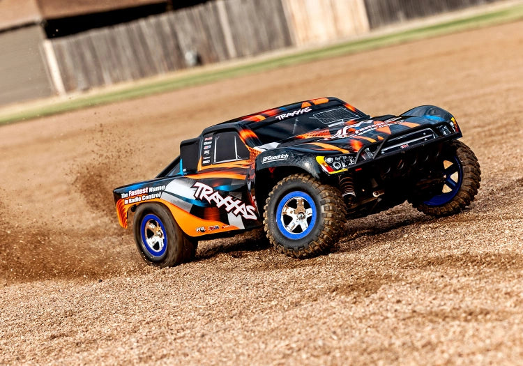 Traxxas Slash 2WD Clipless m. batteri og lader