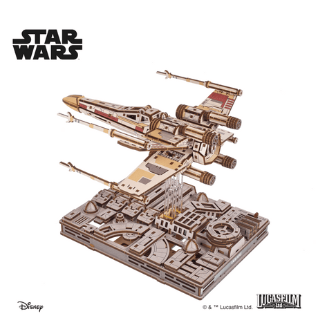 UGEARS Star Wars Luke Skywalkers X-Wing Starfighter – 3D træbyggesæt med motor (455 dele)
