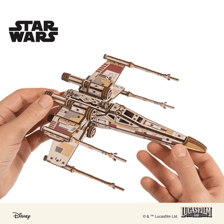 UGEARS Star Wars Luke Skywalkers X-Wing Starfighter – 3D træbyggesæt med motor (455 dele)