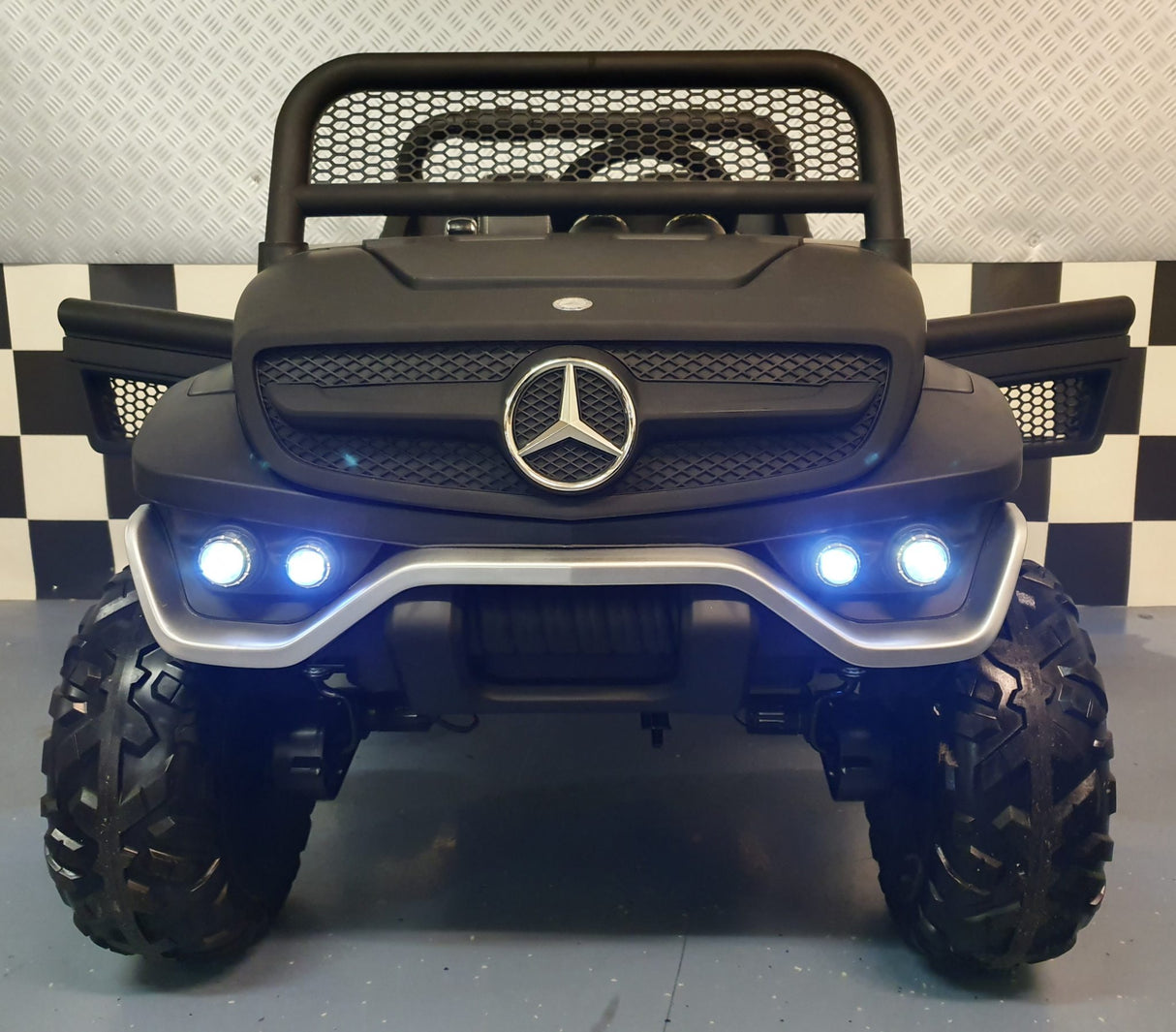 2-personers Mercedes elektrisk børnebil Unimog 4 hjulstræk mat sort