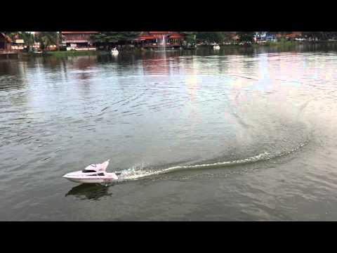 Salina Yacht - stor lækker fjernstyret båd med god hastighed