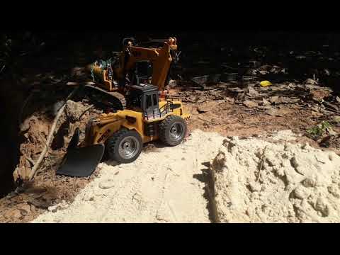 SÆRTILBUD Fjernstyret plov med bevægelig skovl og lys - klar til at skovle?