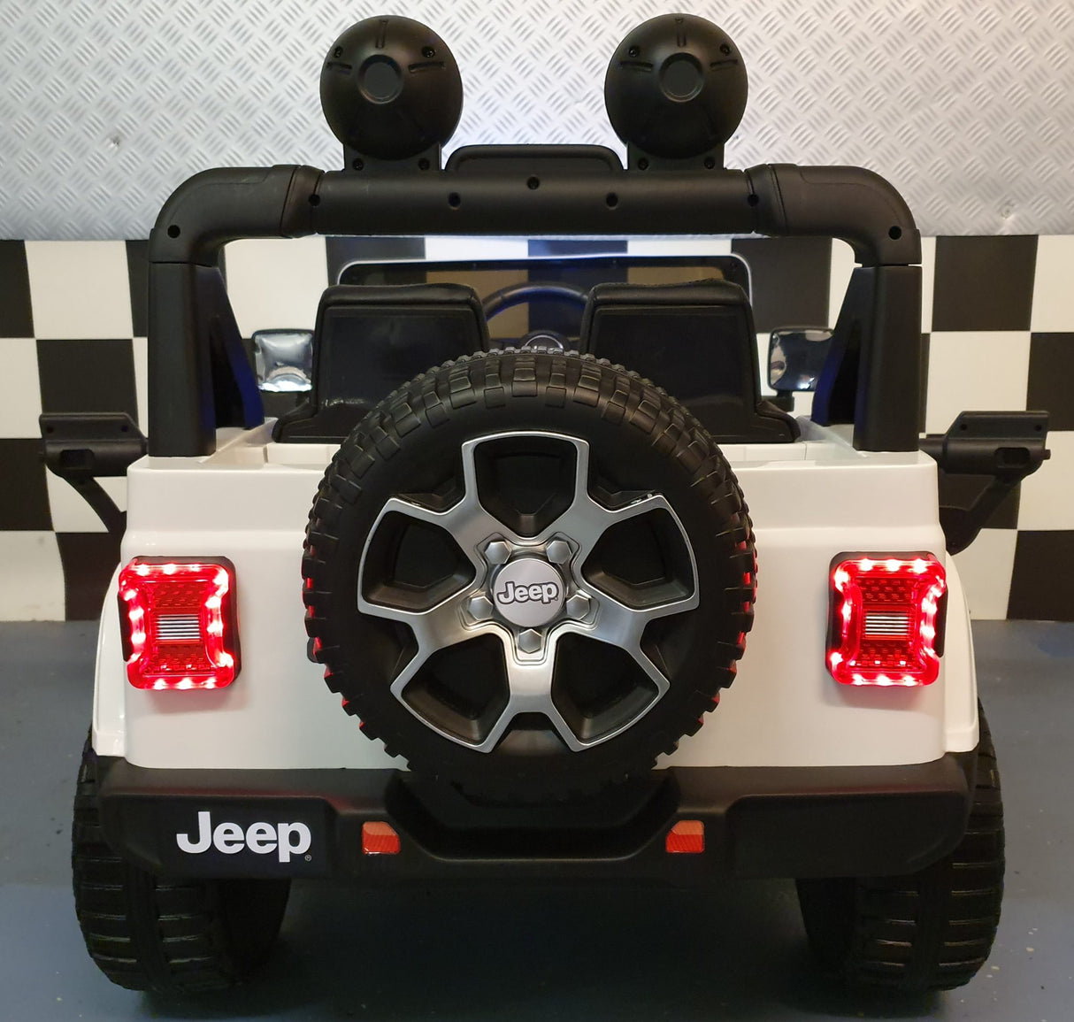 Jeep Wrangler children's car 12 volt 4 wheel drive RC White