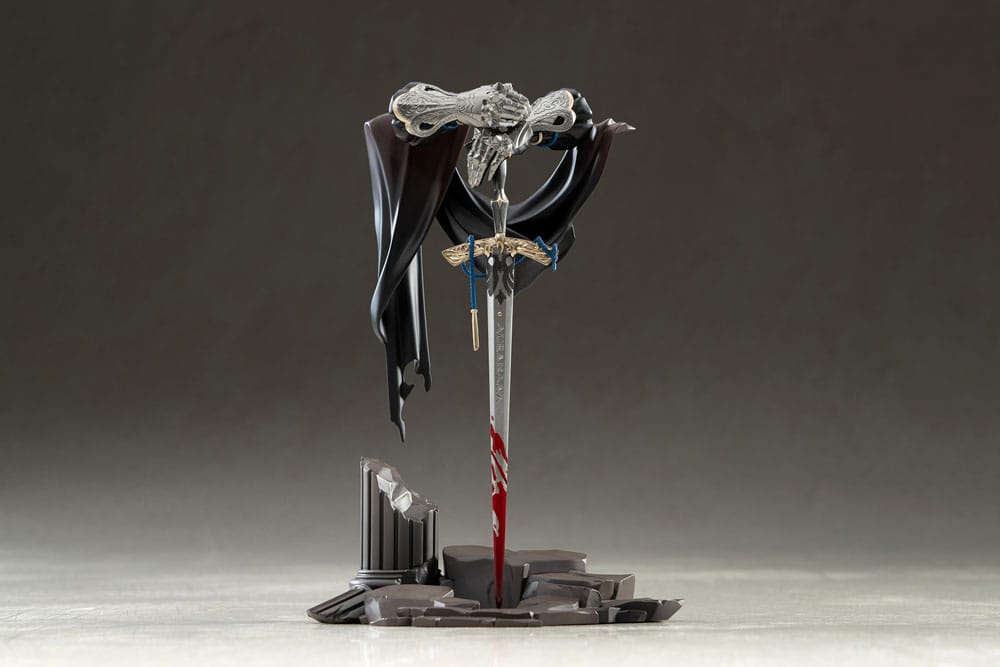 Reverse: 1999 Limepie Series PVC Statue Knight 17 cm