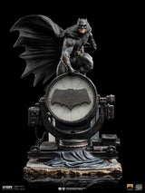 Zack Snyder's Justice League Deluxe Art Scale Statue 1/10 Batman on Batsignal 28 cm